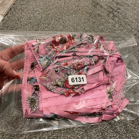 New! Victoria's Secret Floral Embroidery Cap Sleeve Corset 16131 - Picture 15 of 15